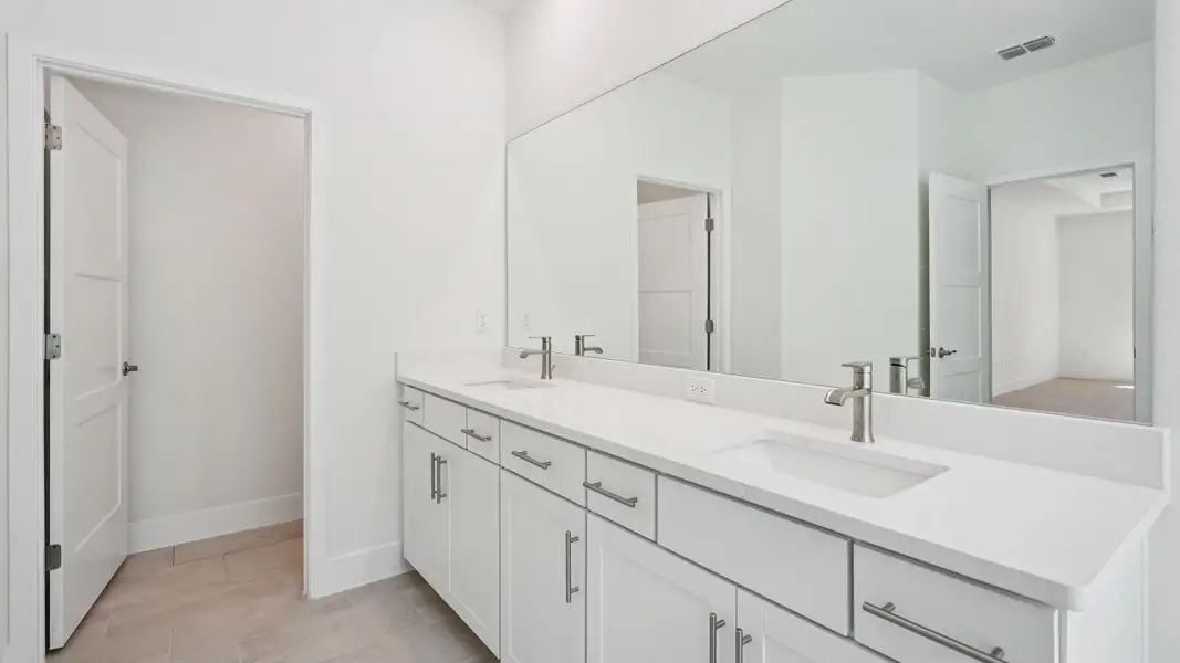Representative furnished interior of a home built from the Hawthorne by D.R. Horton in Buchanan Trails, Newberry (Image 15).