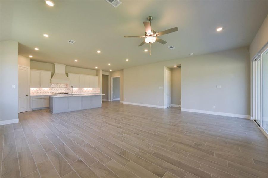 Spacious, unfurnished interior of a new home in Evergreen 50', Conroe (Image 28).