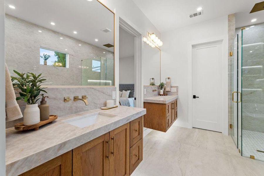 Furnished interior view inside a new home in , Farmers Branch (Image 9).