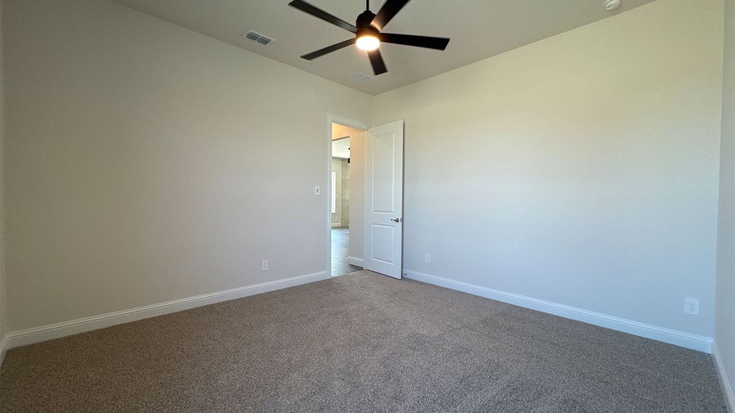 Spacious, unfurnished interior of a new home in Peachtree Meadows, Rockwall (Image 20).