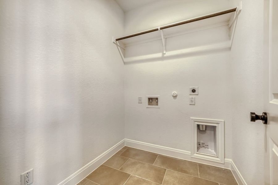 Spacious, unfurnished interior of a new home in The Porch at Du Pre, Buda (Image 20). Spacious, unfurnished interior of a new home in The Porch at Du Pre, Buda (Image 20).