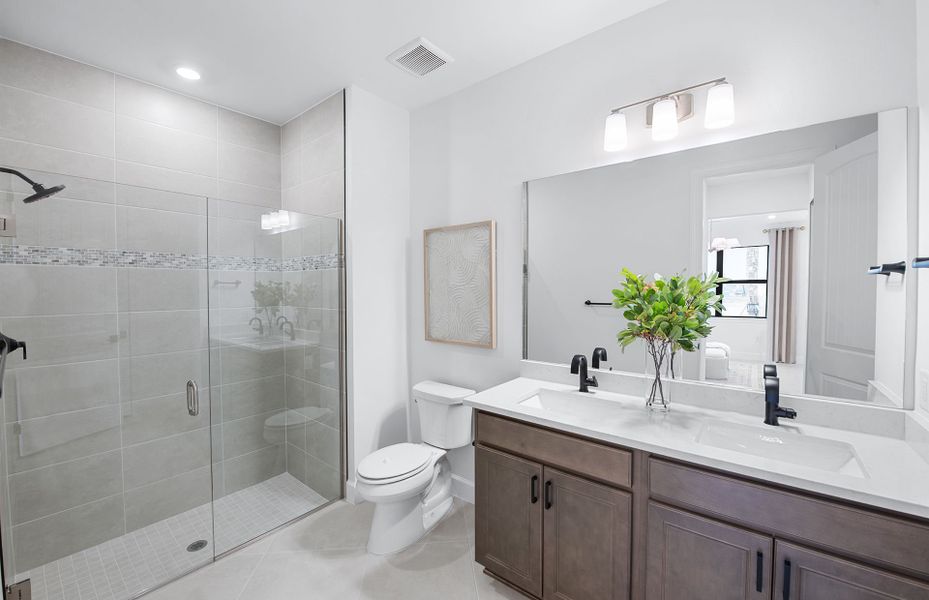 Furnished interior view inside a new home in Del Webb Catalina, Lakewood Ranch (Image 19).