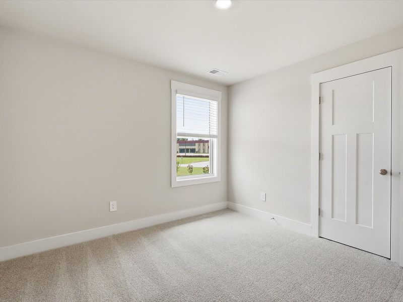 Spacious, unfurnished interior of a new home in Ashby Woods, Boiling Springs (Image 17).