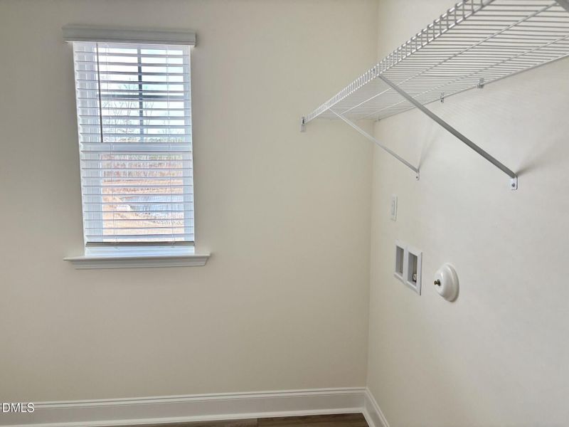 NP 79 Laundry with Window