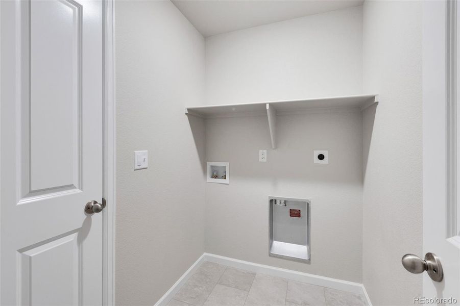 Spacious, unfurnished interior of a new home in , Longmont (Image 18). Spacious, unfurnished interior of a new home in , Longmont (Image 18).