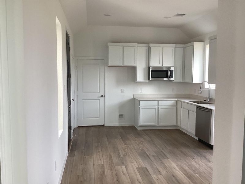 *Not actual home, pictures representative of same elevation*