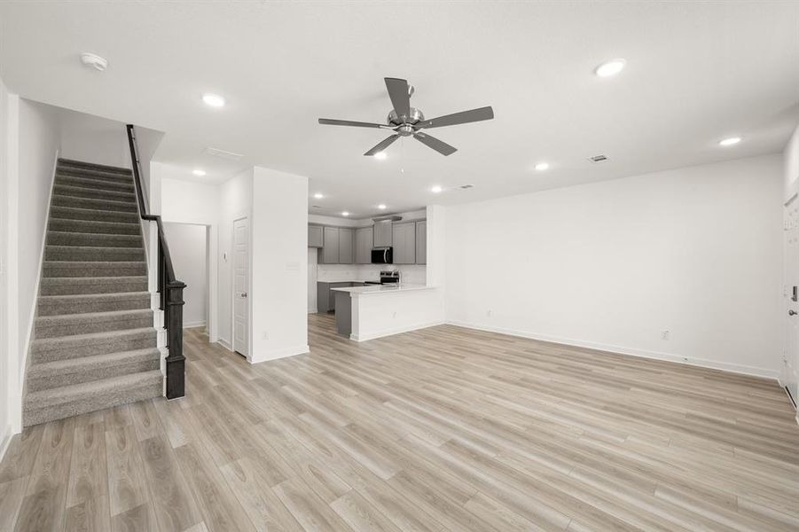 245 Wagon Spoke- Living Room-3
