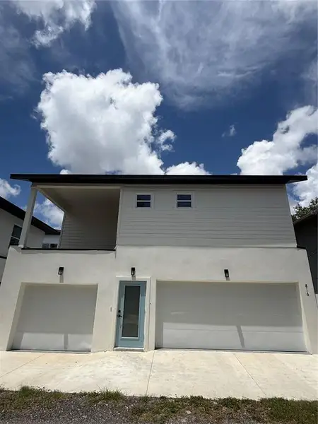 Exterior details and patio area of a home in , St. Petersburg (Image 3).