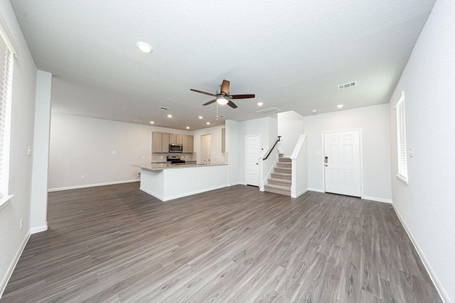 Spacious, unfurnished interior of a new home in River's Edge, Conroe (Image 15).