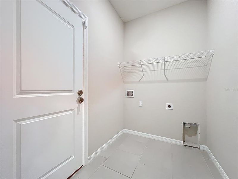 Spacious, unfurnished interior of a new home in Farm at Varrea Villas, Plant City (Image 19). Spacious, unfurnished interior of a new home in Farm at Varrea Villas, Plant City (Image 19).