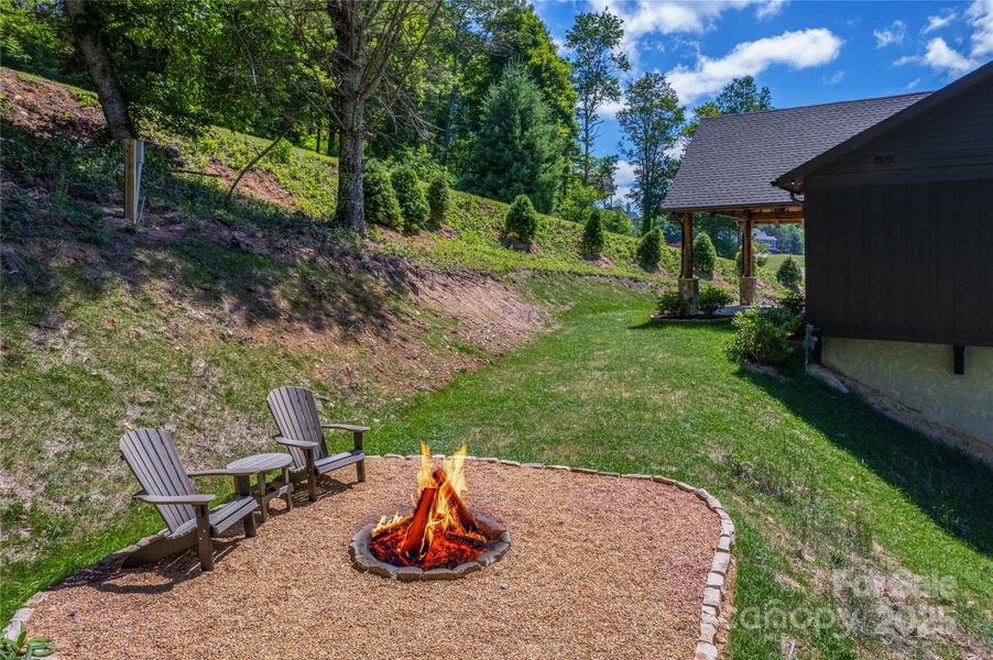Fire pit to enjoy the majestic views and outdoor living