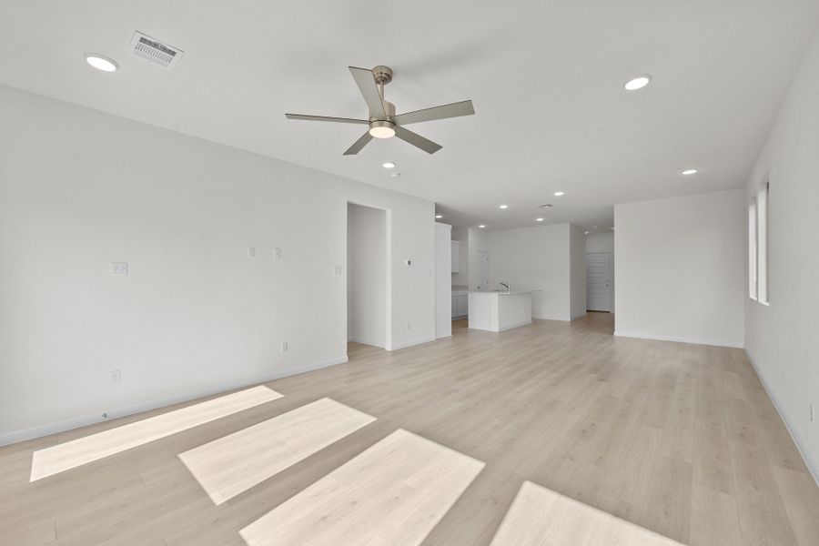 Spacious, unfurnished interior of a new home in Trinity Ranch, Elgin (Image 17).