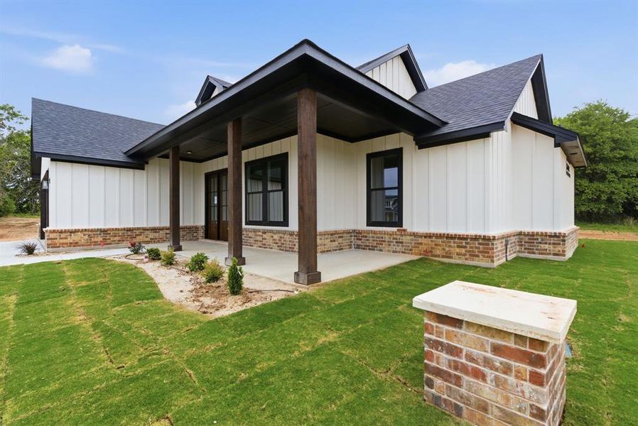 Exterior details and patio area of a home in , Weatherford (Image 21).
