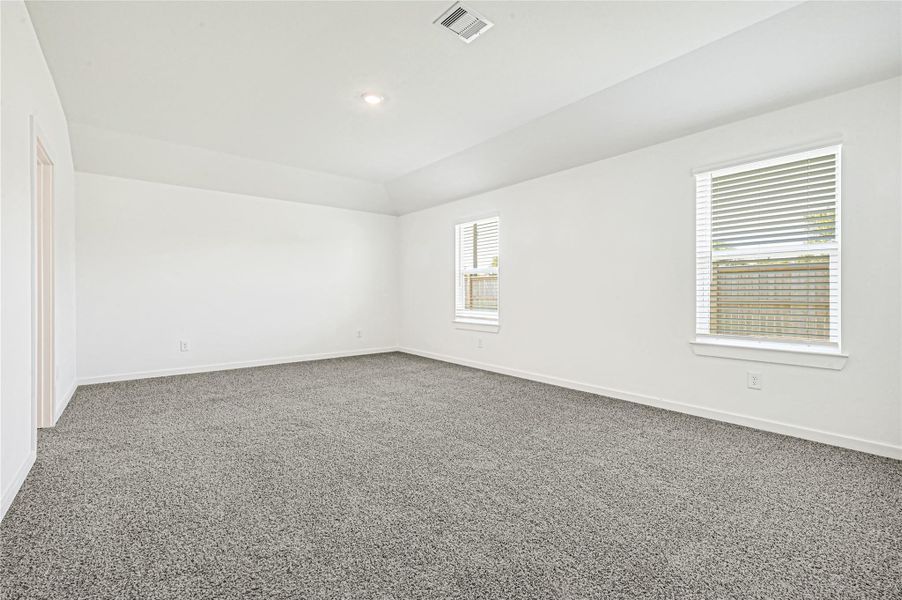 Spacious, unfurnished interior of a new home in Holly Ridge, Rosenberg (Image 35).