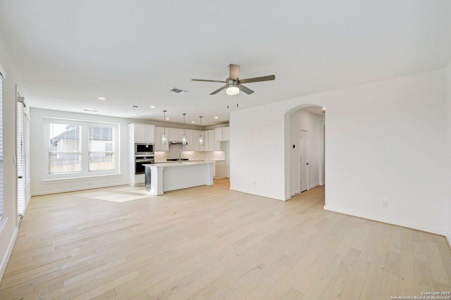 Spacious, unfurnished interior of a new home in Legacy at Lake Dunlap, New Braunfels (Image 33).