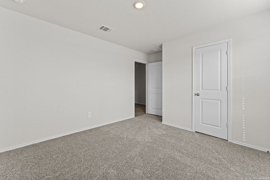 Spacious, unfurnished interior of a new home in Navarro Fields, Seguin (Image 17).