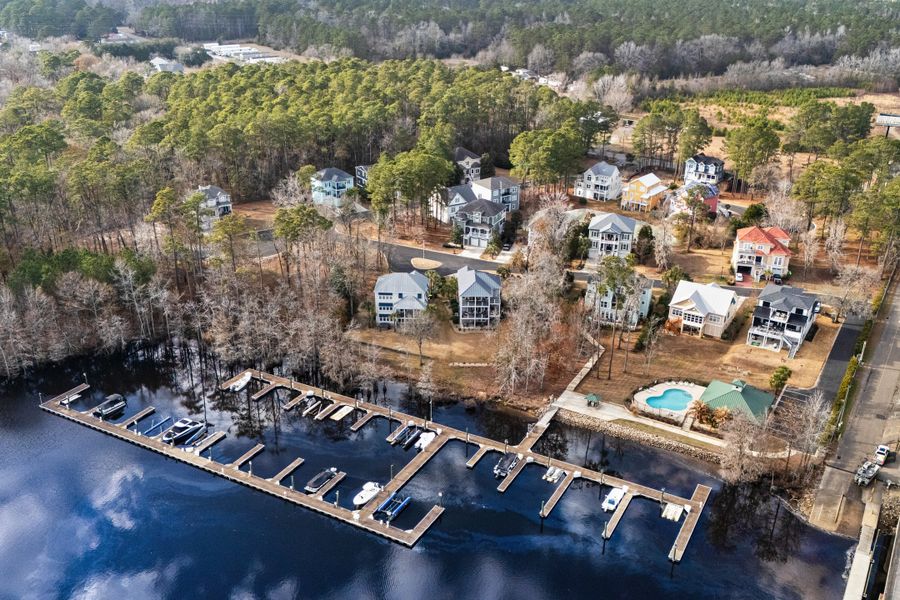 Image 6 of a home in Harbor Oaks Marina.
