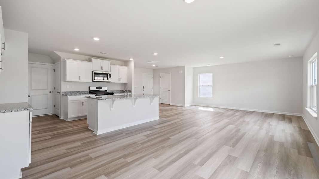 Spacious, unfurnished interior of a new home in Durbin Meadows, Fountain Inn (Image 15).