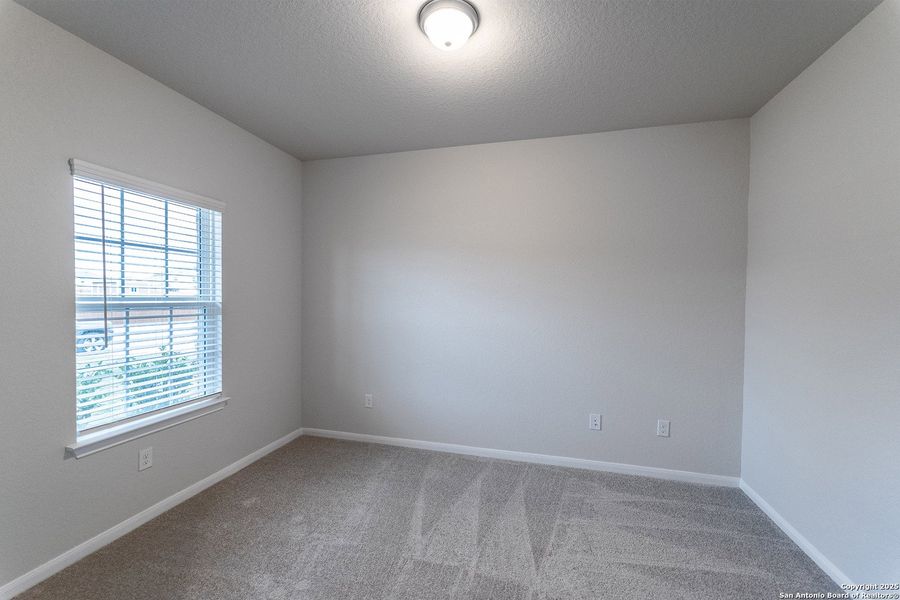 Spacious, unfurnished interior of a new home in Cloud Country, New Braunfels (Image 11).