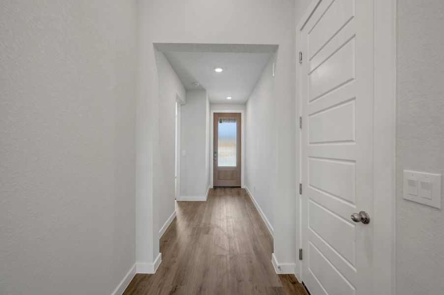 Spacious, unfurnished interior of a new home in The Meadows at Hunters Ranch, San Antonio (Image 27).