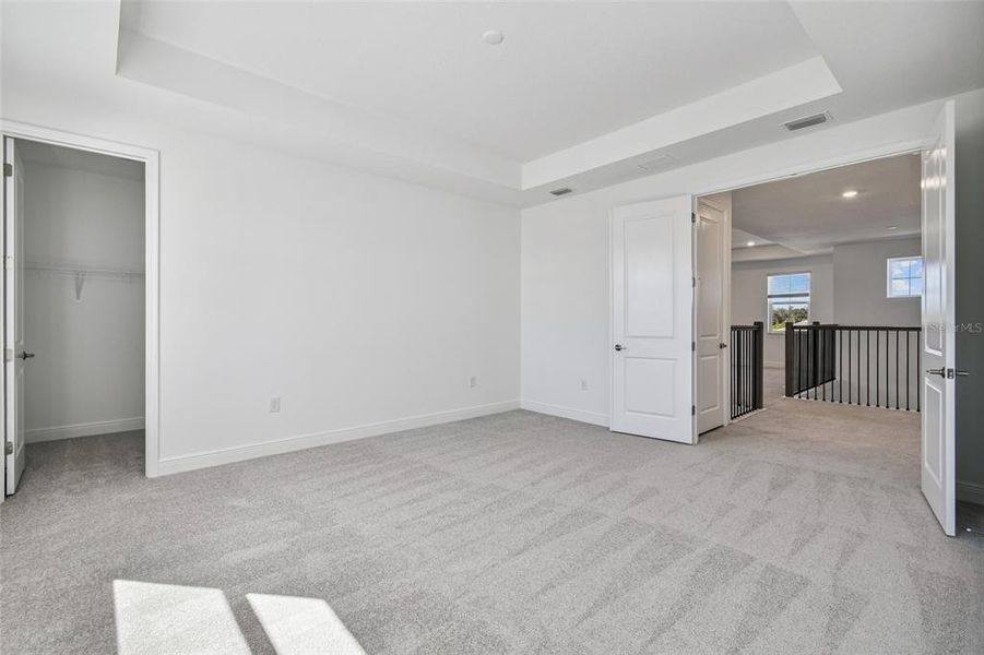 Spacious, unfurnished interior of a new home in Hawkstone, Sarasota (Image 19).