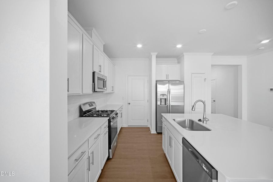 SUN_Everlee_Pic_CarsonII_QMI_230_Kitchen