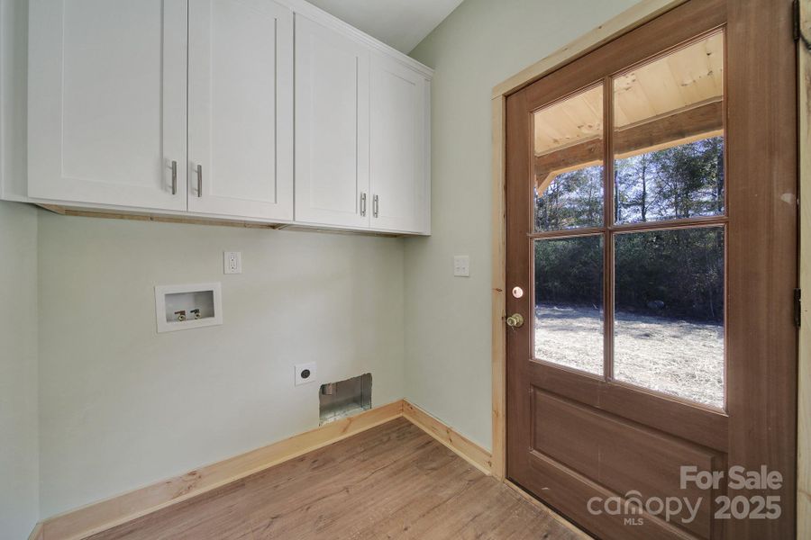 Spacious, unfurnished interior of a new home in , Lancaster (Image 20).