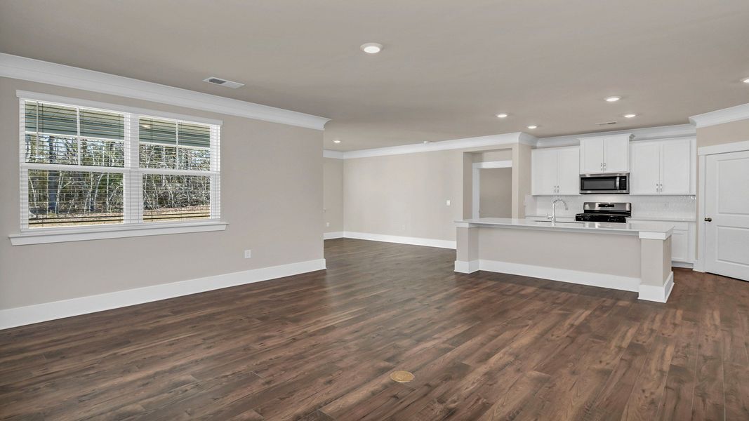 Spacious, unfurnished interior of a new home in Cross Creek, Lexington (Image 24).