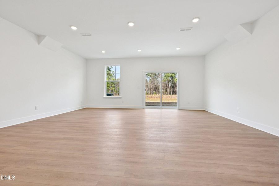 7-web-or-mls-Dunzo Dr-S1203-007