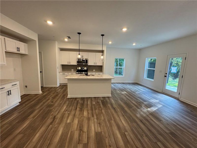 Spacious, unfurnished interior of a new home in Laurelwood, Douglasville (Image 26).
