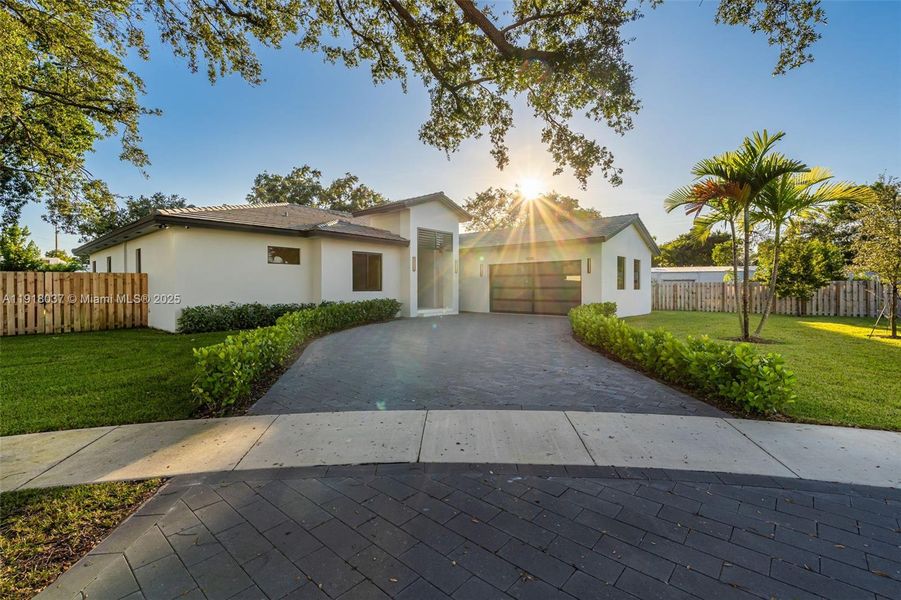 Exterior details and patio area of a home in , Cutler Bay (Image 50).