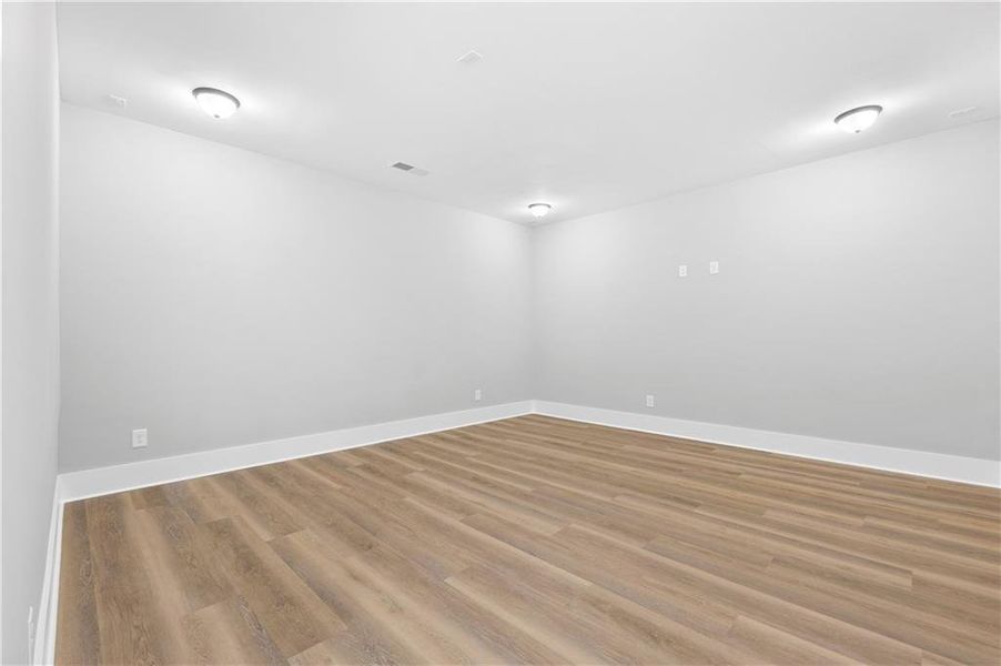 Spacious, unfurnished interior of a new home in , Brookhaven (Image 24).