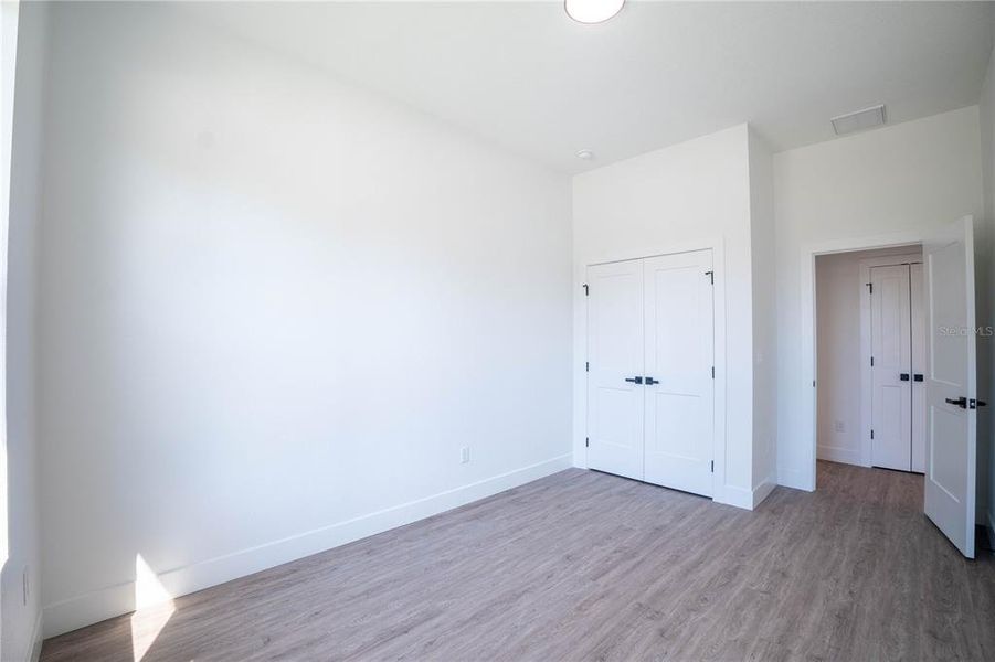 Spacious, unfurnished interior of a new home in , Tampa (Image 21).