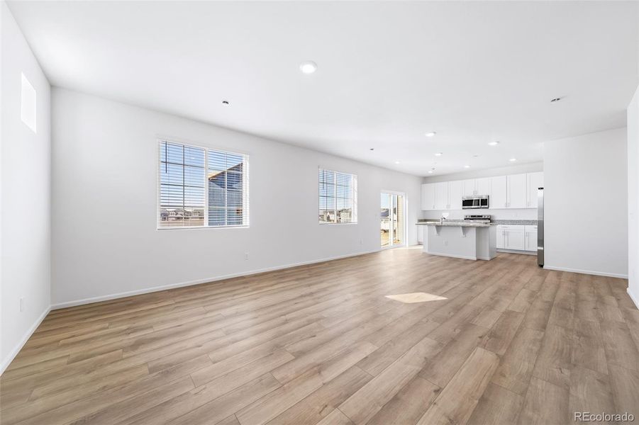 Spacious, unfurnished interior of a new home in , Aurora (Image 31).