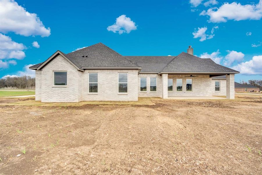 Exterior details and patio area of a home in , Waxahachie (Image 4).