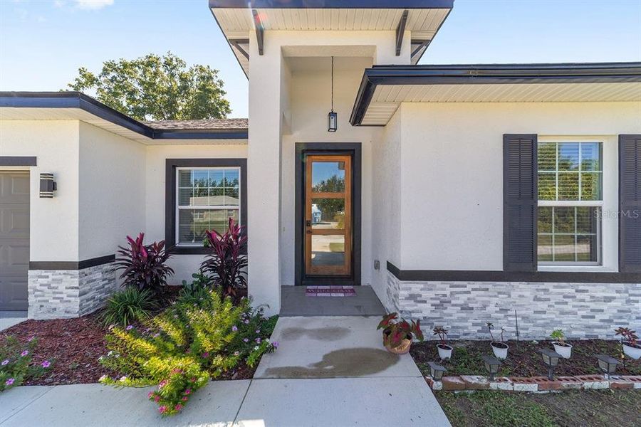 Exterior details and patio area of a home in , Ocala (Image 24).