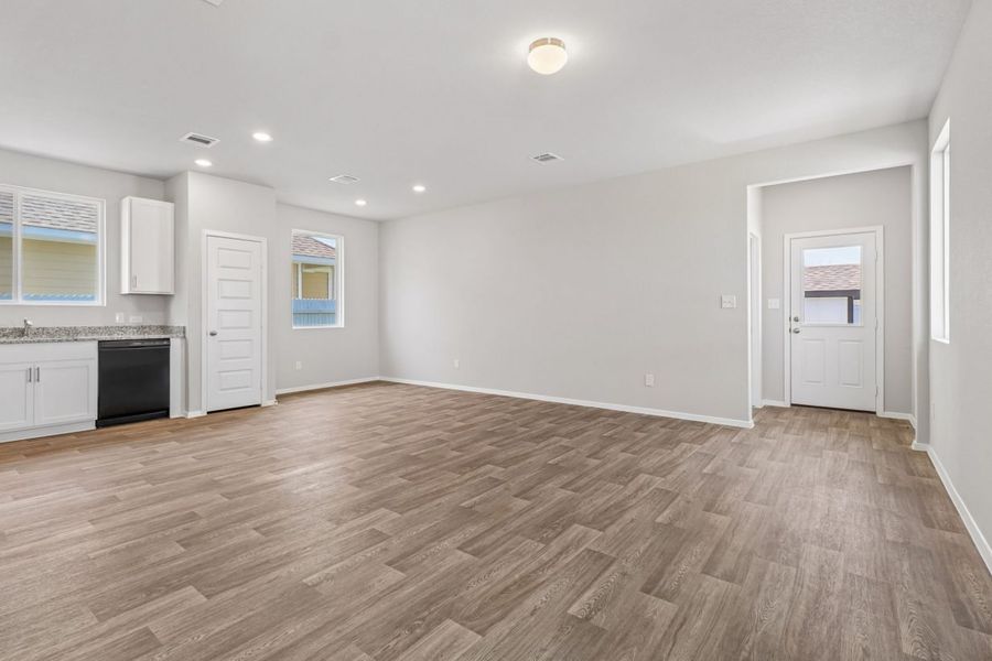 Spacious, unfurnished interior of a new home in Harvest Ridge, Elgin (Image 16). Spacious, unfurnished interior of a new home in Harvest Ridge, Elgin (Image 16).