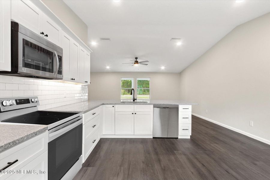 Furnished interior view inside a new home in , Palatka (Image 5).