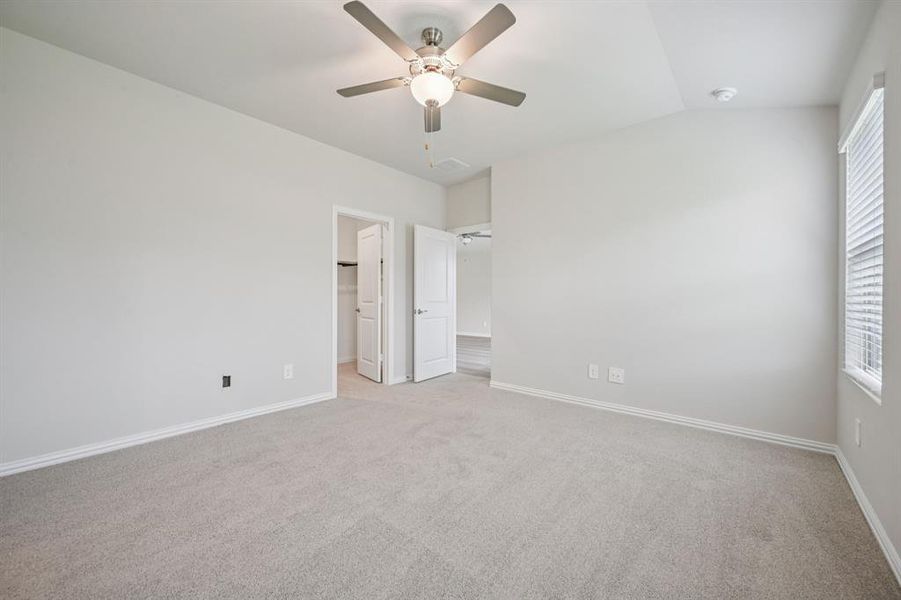Spacious, unfurnished interior of a new home in Westmoor, Sherman (Image 27).