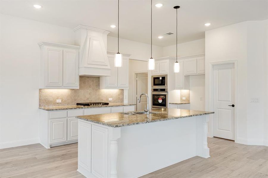 Furnished interior view inside a new home in Maplewood, Glenn Heights (Image 12).