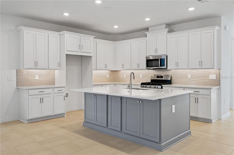 Furnished interior view inside a new home in , Winter Garden (Image 8).