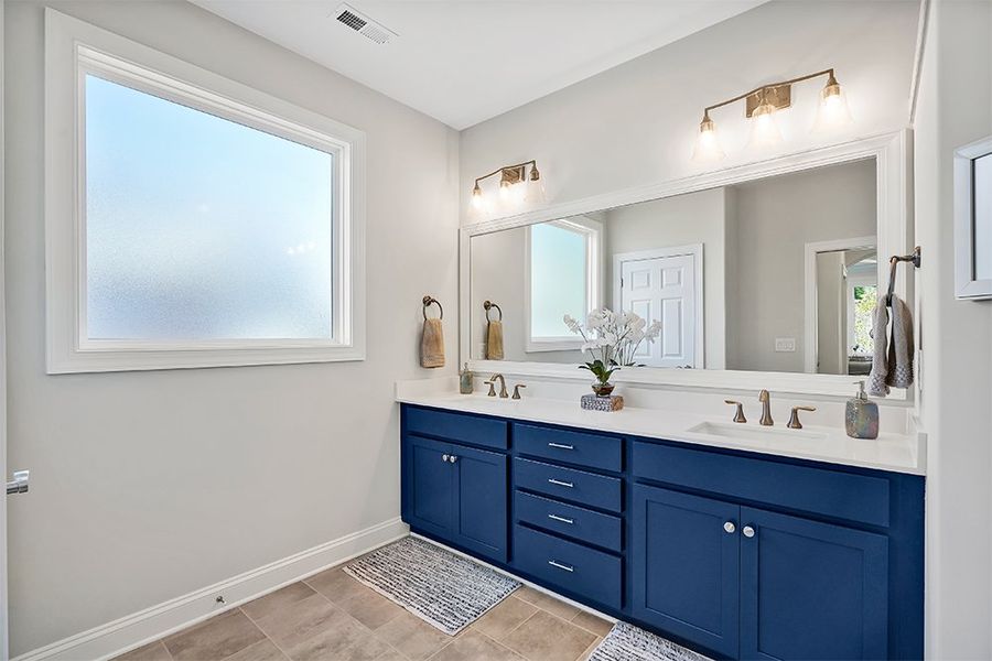 Hamilton Bay, Master Bathroom