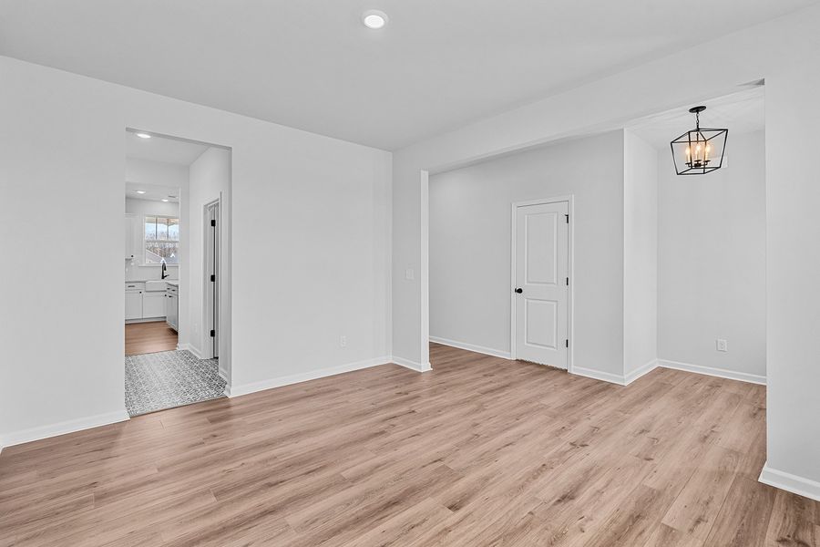 Spacious, unfurnished interior of a new home in Fieldstone, Lexington (Image 20).