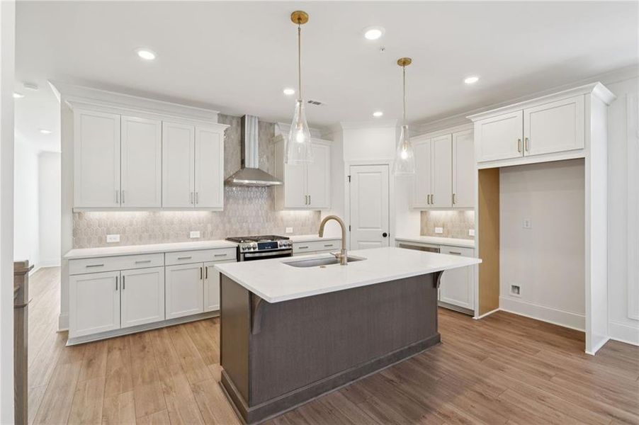 Furnished interior view inside a new home in IveyBrooke, Alpharetta (Image 30).