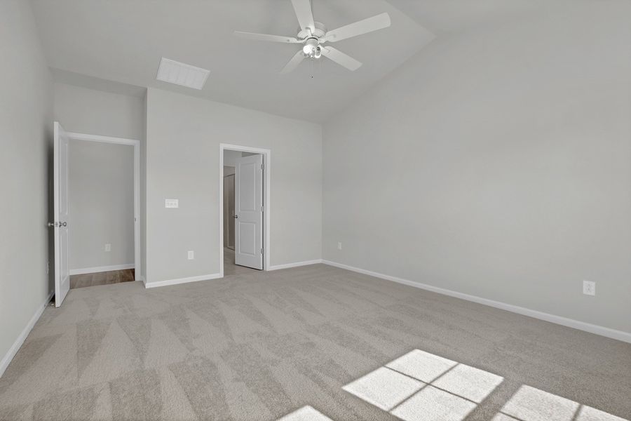 Spacious, unfurnished interior of a new home in River Tide Farms, Bolivia (Image 17).
