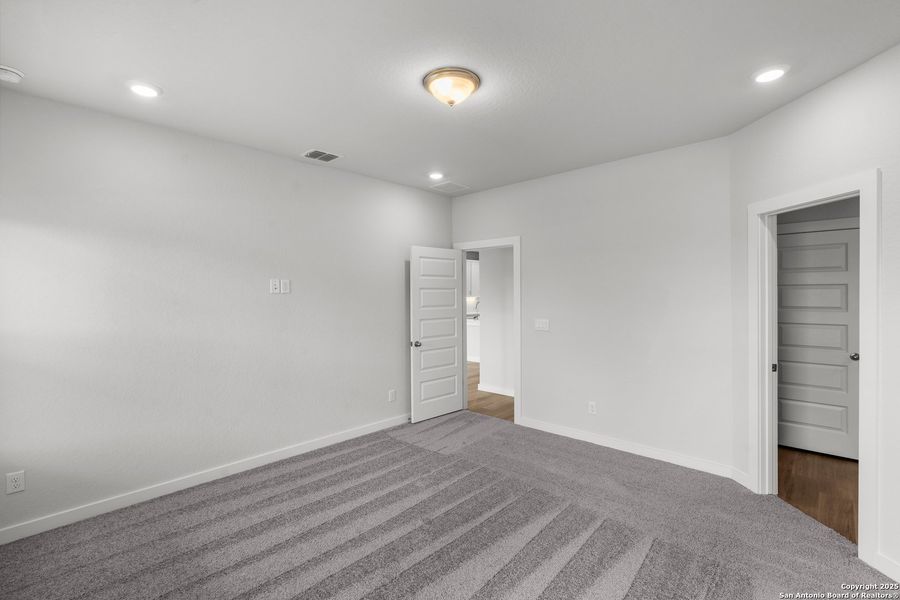 Spacious, unfurnished interior of a new home in August Fields, New Braunfels (Image 14).