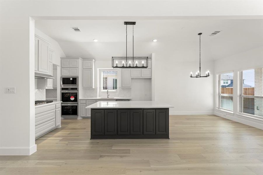 09. 2407 Parkway - Kitchen