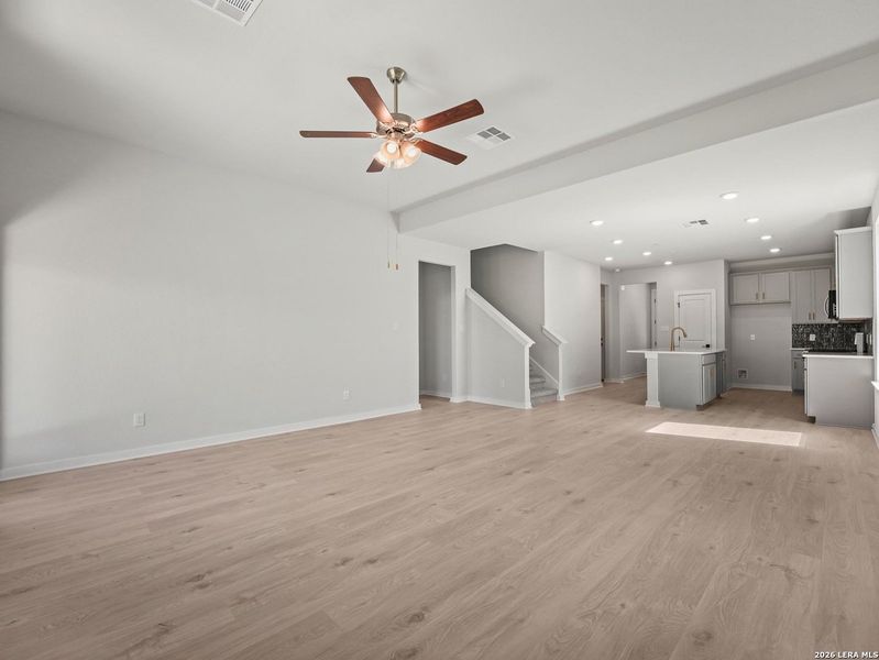 Spacious, unfurnished interior of a new home in Hunter's Ranch, San Antonio (Image 21).