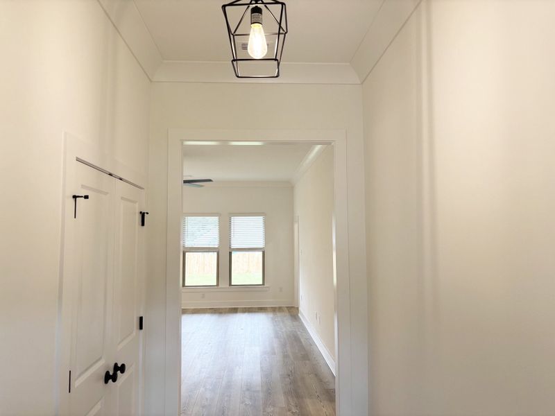 Spacious, unfurnished interior of a new home in Young Oaks, Crestview (Image 12).