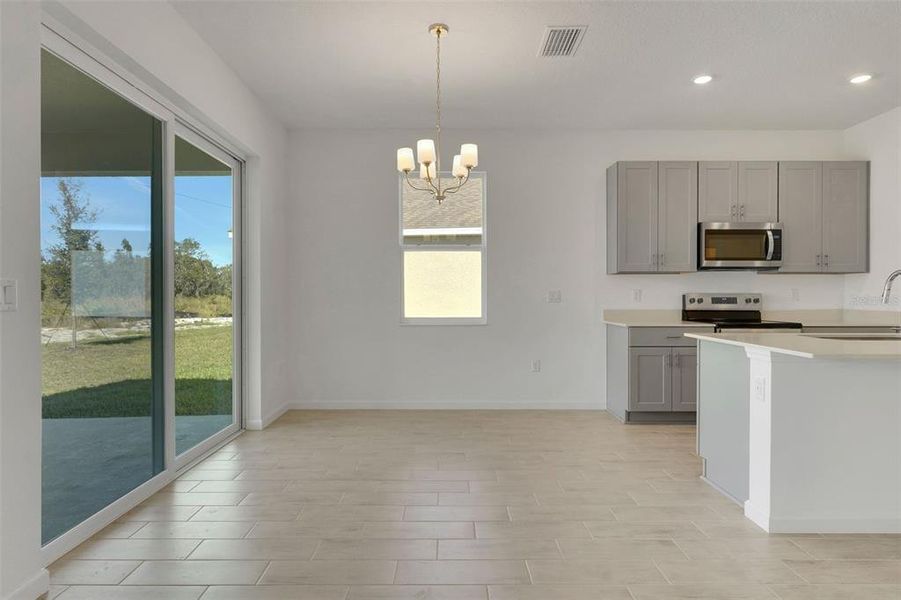 Spacious, unfurnished interior of a new home in Willowbrook North, Winter Haven (Image 24).